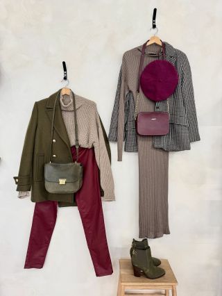 ✨ Novinky, které zahřejí i potěší! ✨ Podzimní paleta v plné síle 🍂 Kombinace khaki, vínové a béžové, které se spolu krásně...