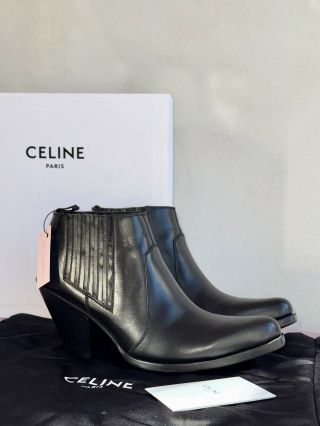 Ty jsou co?? 🤭 Ať už budou tvojí mámě nebo si uděláš radost sama, tyhle boty ti zaručeně nebudou šlapat po štěstí! Krásné,...