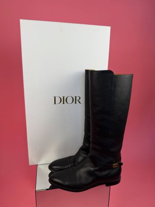 🎁🎄🛍️ Milý Ježíšku, …. 🤭 1. Kozačky Dior, vel. 41, 12.900 Kč 2. Lodičky Prada, vel. 40, 2 900 Kč 3. Kabelka Copenhagen...